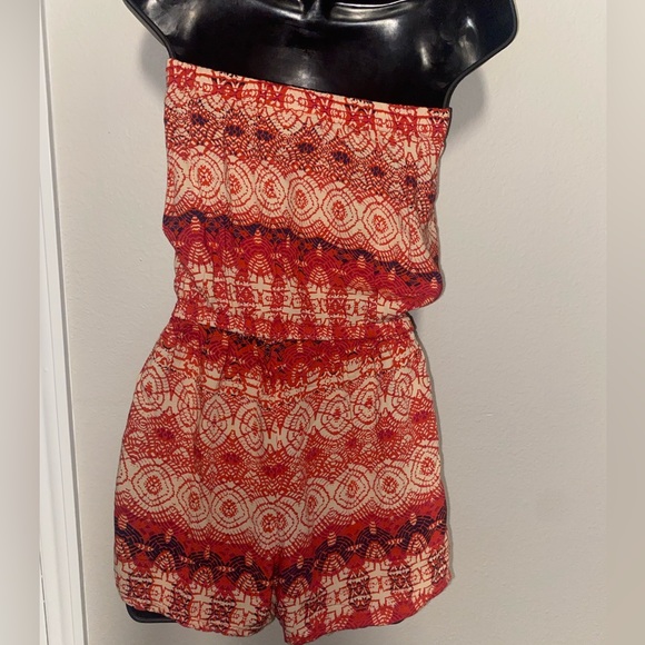 Angie Red & Cream Short Romper - Picture 2 of 3